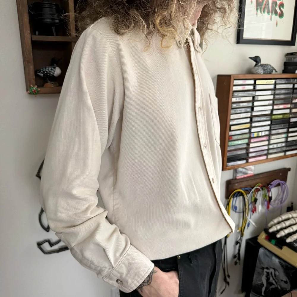 ๐ SOLD ๐ Vintage 80s Eddie Bauer Pinwale Corduroy Long Sleeve Button Down ~ S - Picture 2 of 9